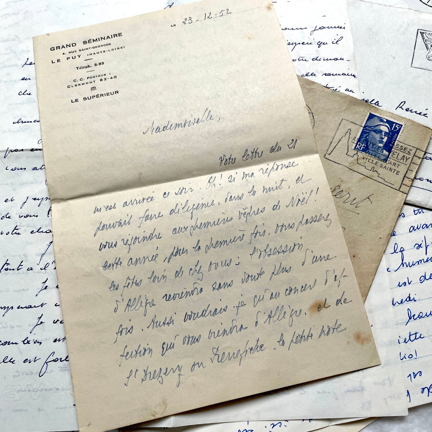 Set of 5 1950s French letters with envelopes, featuring handwritten script, vintage stamps, and postmarks.