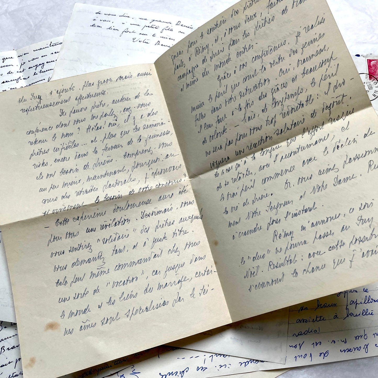 Set of 5 1950s French letters with envelopes, featuring handwritten script, vintage stamps, and postmarks.