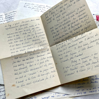 Set of 5 1950s French letters with envelopes, featuring handwritten script, vintage stamps, and postmarks.