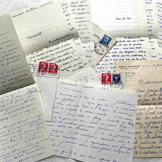 Set of 5 1950s French handwritten letters with envelopes, visible postage stamps and cursive text in French.