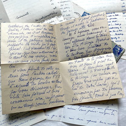 Set of 5 1950s French handwritten letters with envelopes, visible postage stamps and cursive text in French.