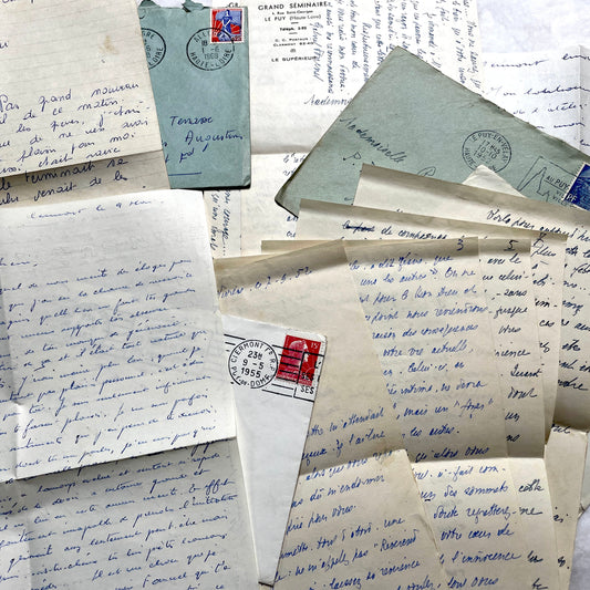 Set of 5 French handwritten letters and envelopes from the 1950s with distinct penmanship and postmarks.