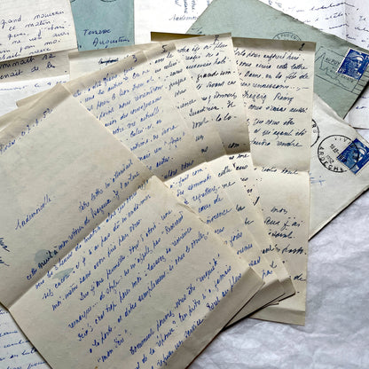 Set of 5 French handwritten letters and envelopes from the 1950s with distinct penmanship and postmarks.