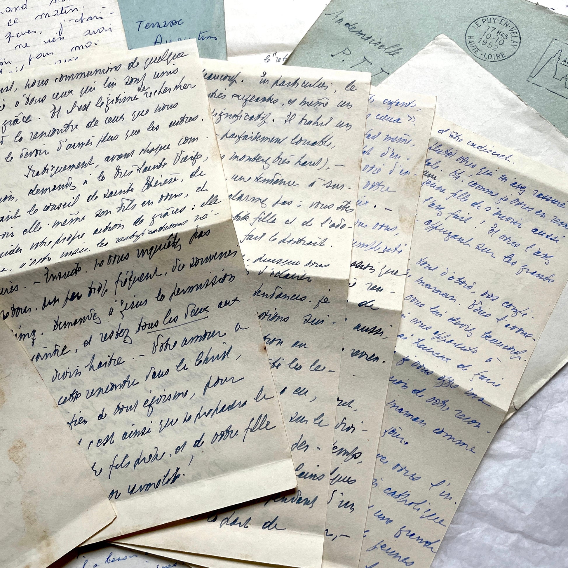 Set of 5 French handwritten letters and envelopes from the 1950s with distinct penmanship and postmarks.