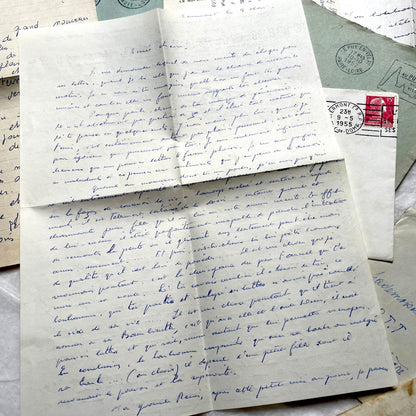 Set of 5 French handwritten letters and envelopes from the 1950s with distinct penmanship and postmarks.