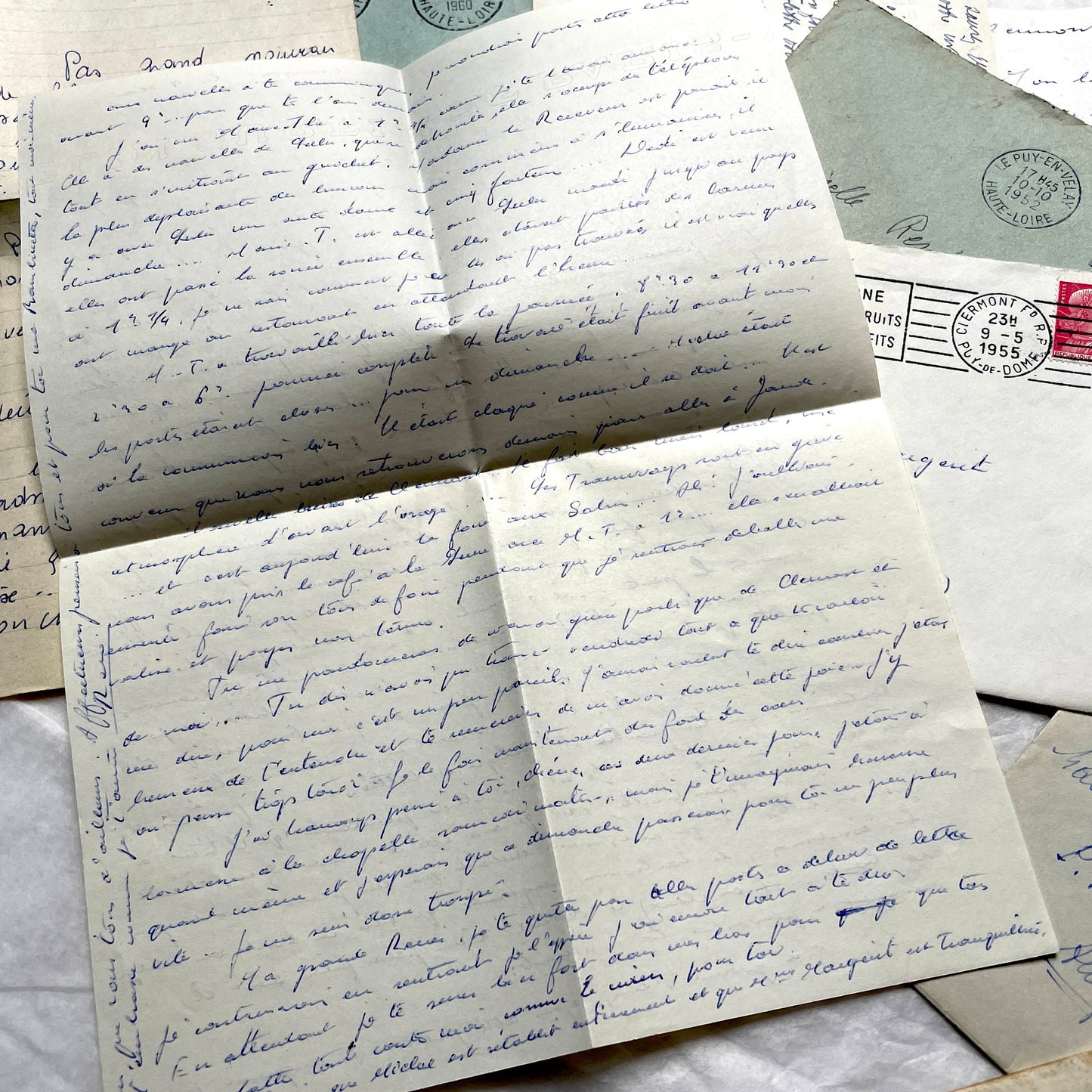 Set of 5 French handwritten letters and envelopes from the 1950s with distinct penmanship and postmarks.