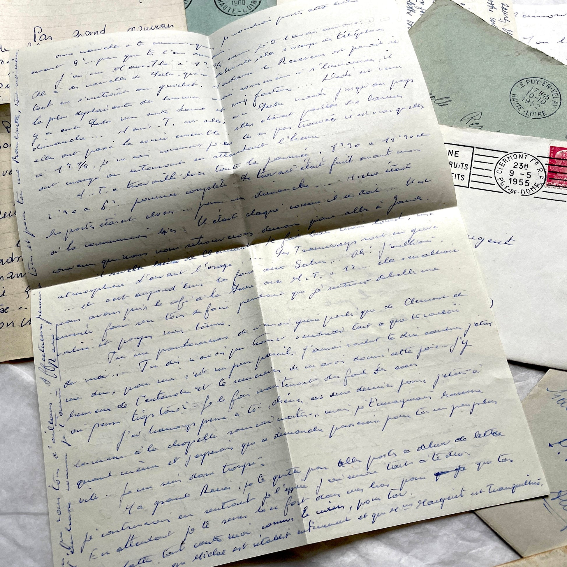 Set of 5 French handwritten letters and envelopes from the 1950s with distinct penmanship and postmarks.