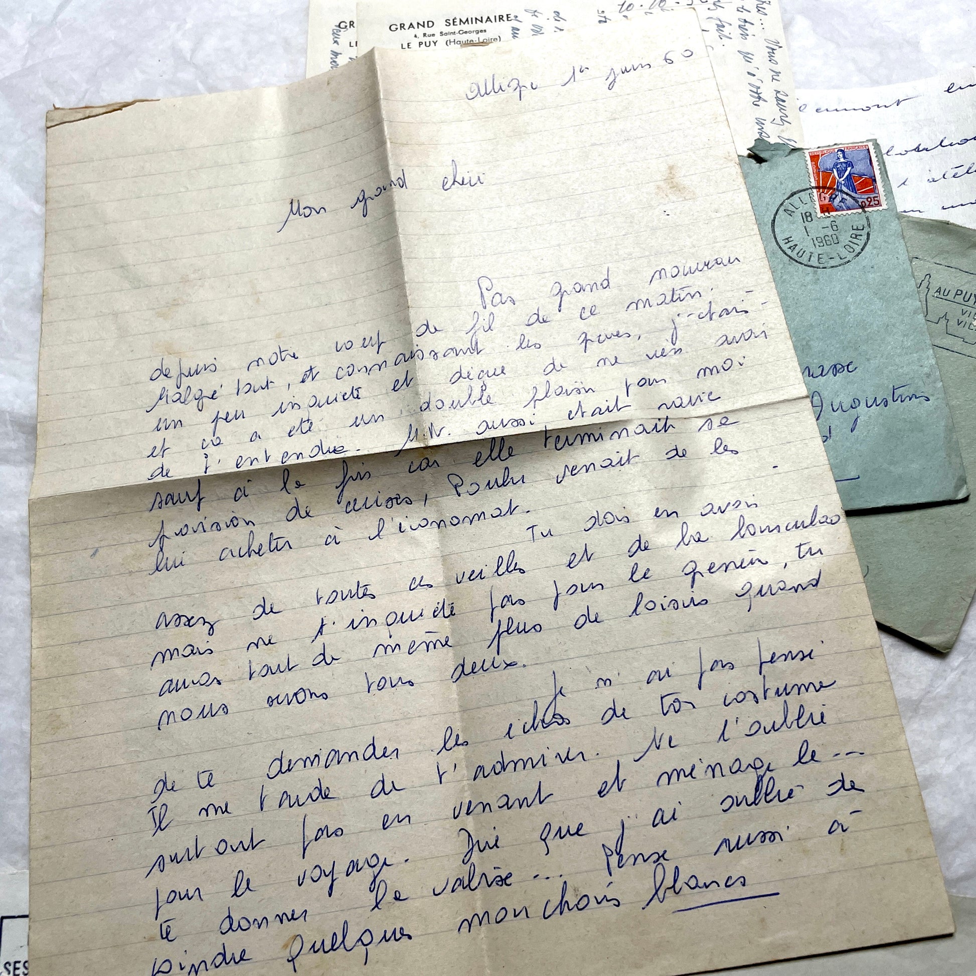 Set of 5 French handwritten letters and envelopes from the 1950s with distinct penmanship and postmarks.