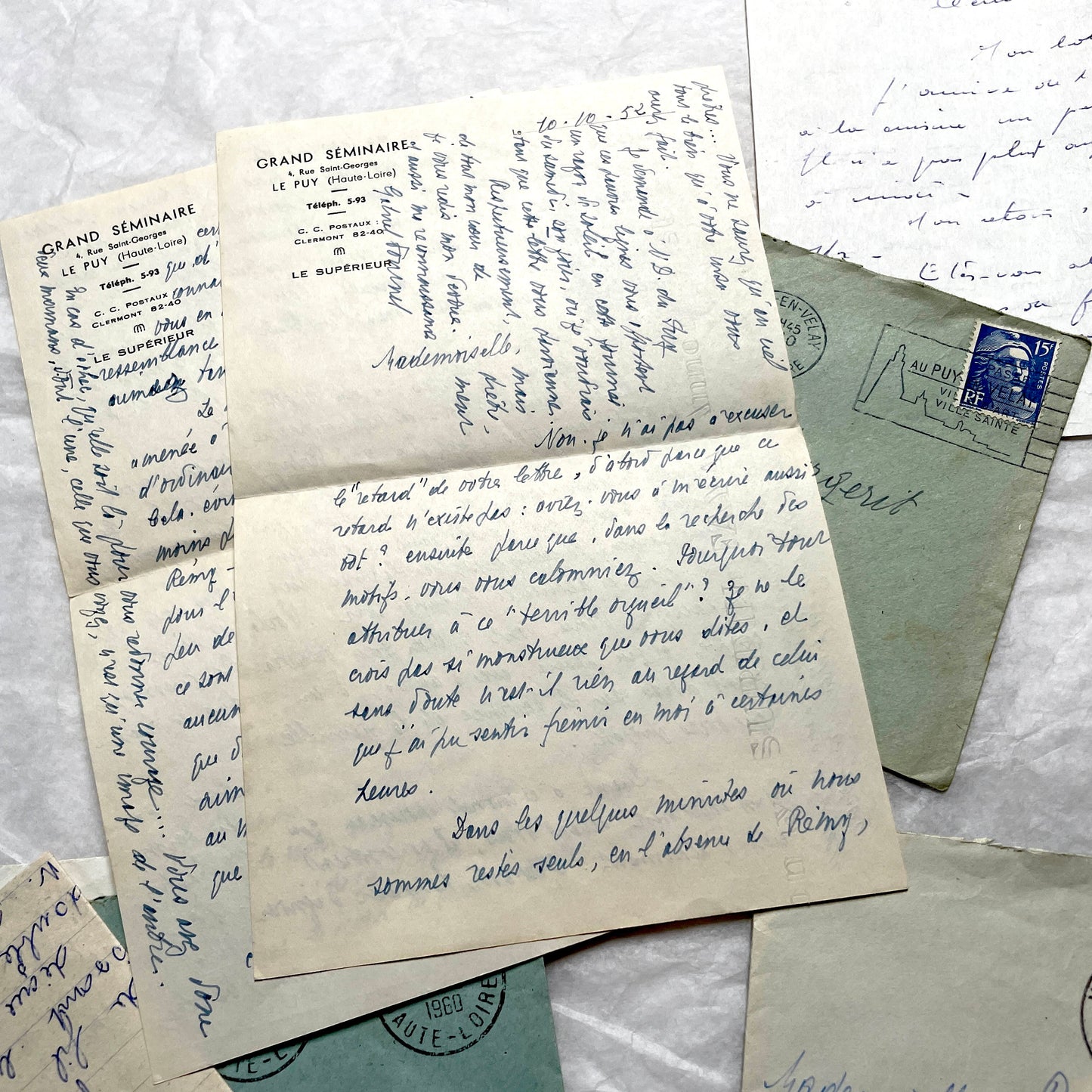 Set of 5 French handwritten letters and envelopes from the 1950s with distinct penmanship and postmarks.