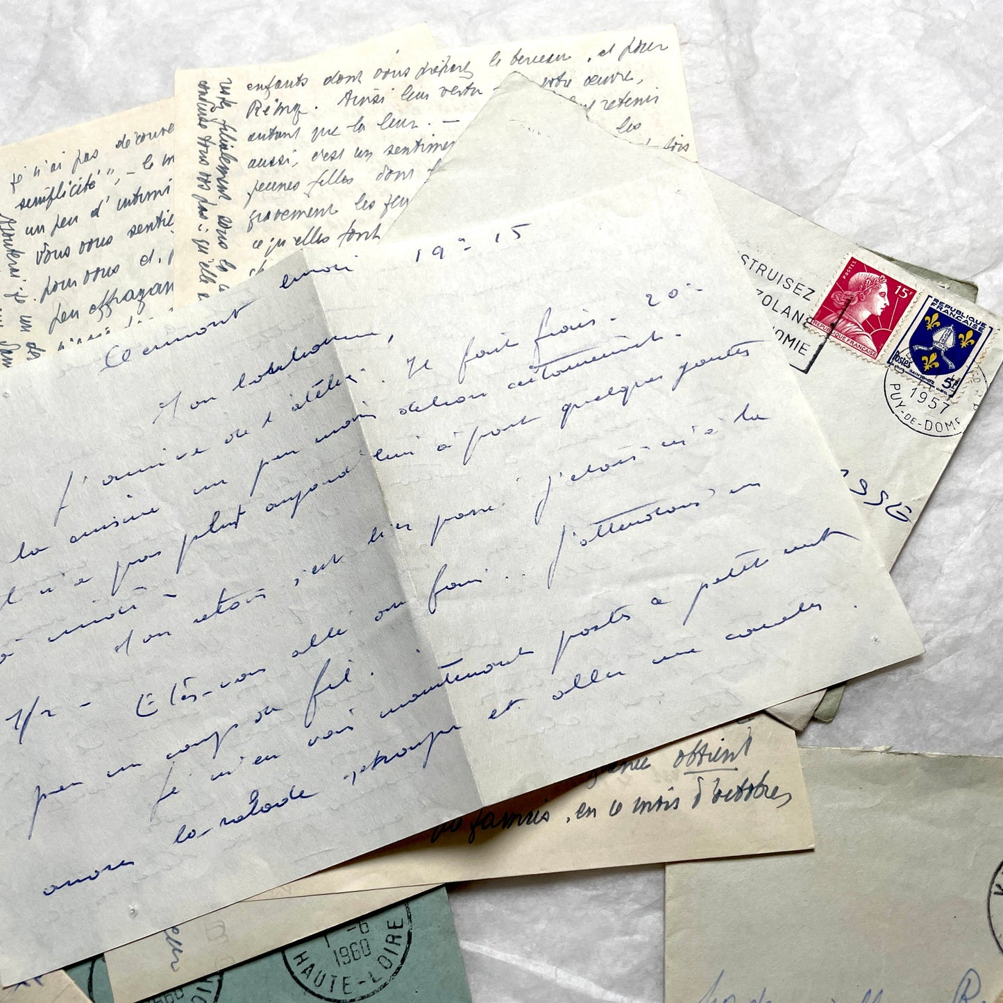 Set of 5 French handwritten letters and envelopes from the 1950s with distinct penmanship and postmarks.