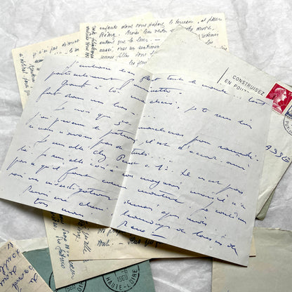 Set of 5 French handwritten letters and envelopes from the 1950s with distinct penmanship and postmarks.