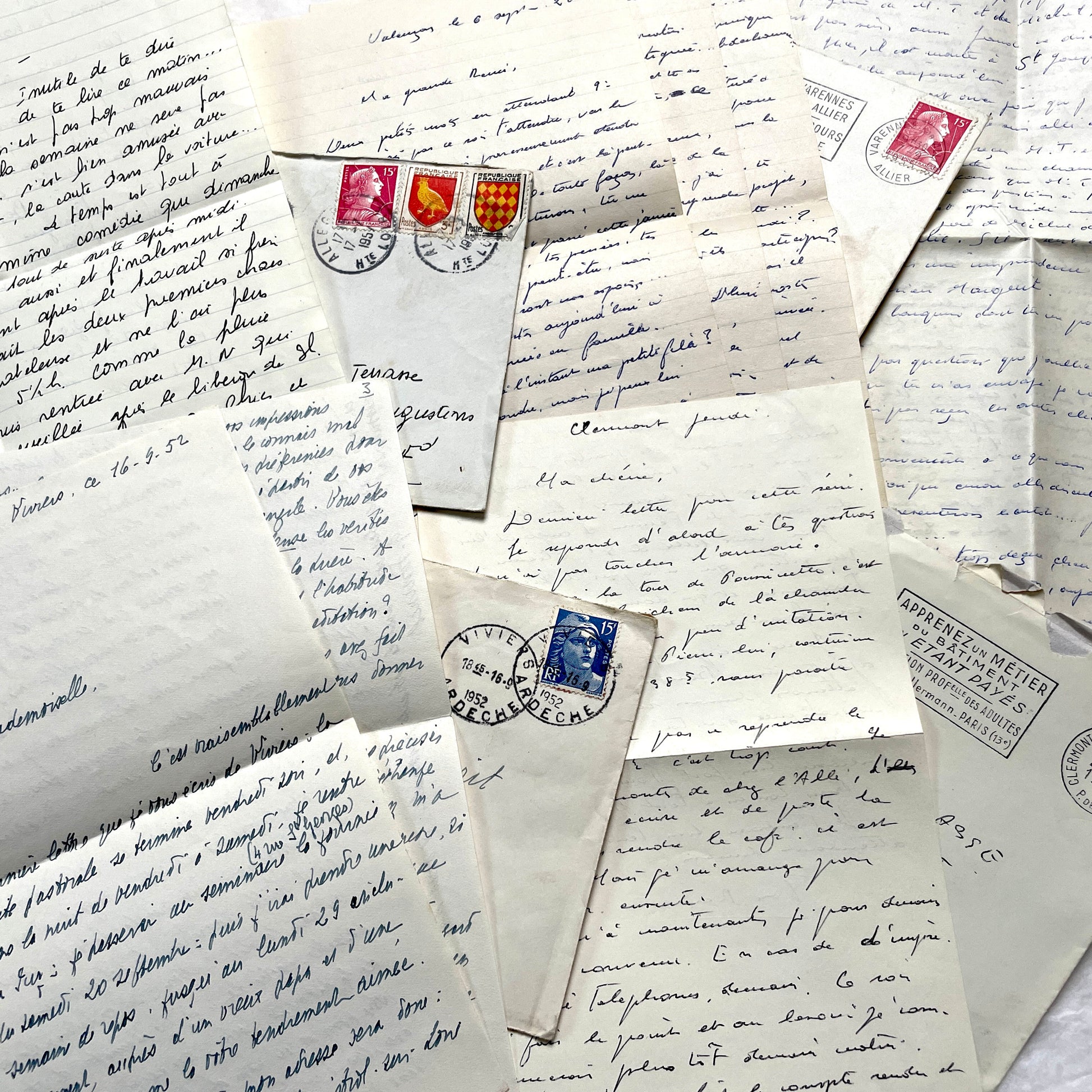 Set of 5 1950s French letters and envelopes with handwritten text and vintage stamps, historical correspondence ephemera.