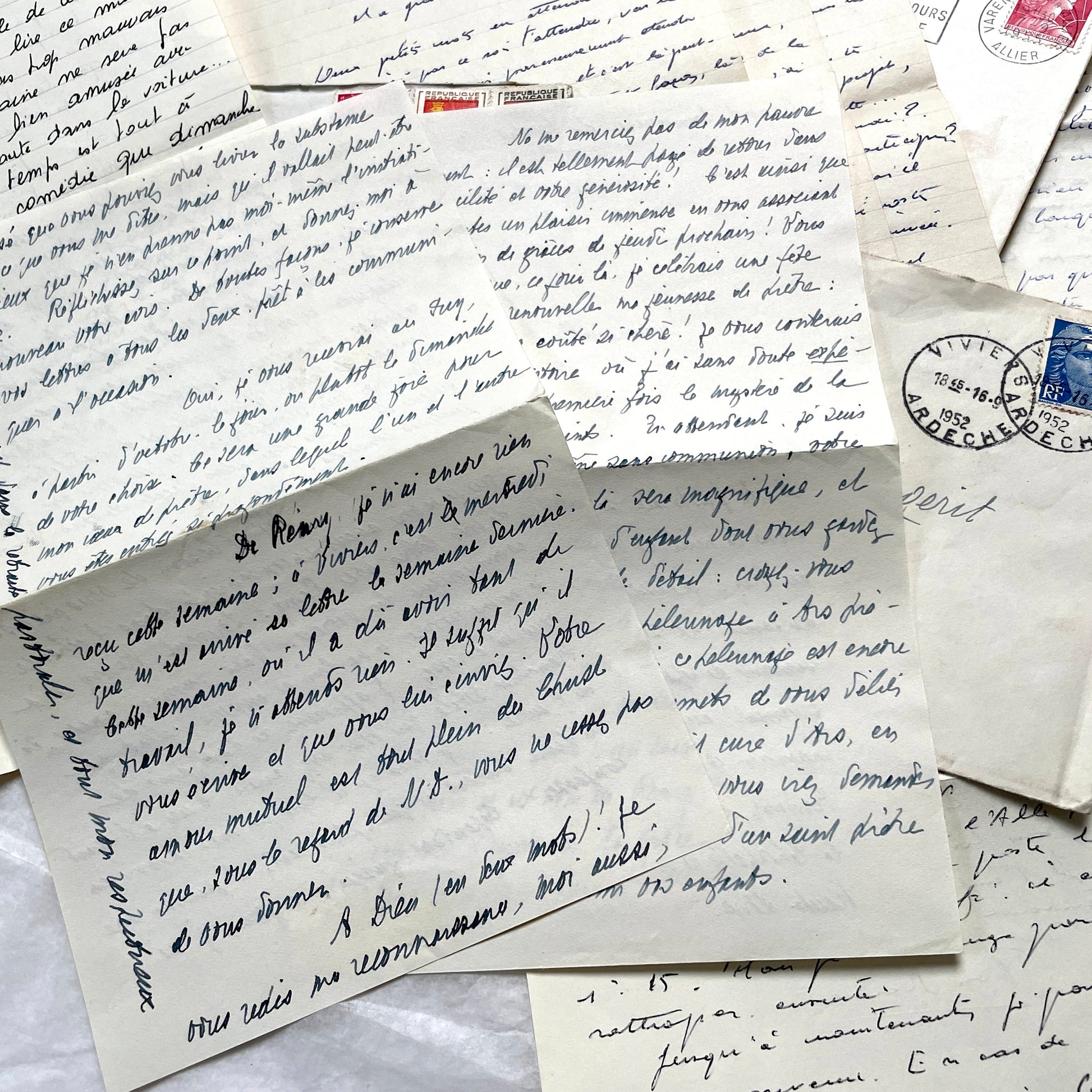Set of 5 1950s French letters and envelopes with handwritten text and vintage stamps, historical correspondence ephemera.