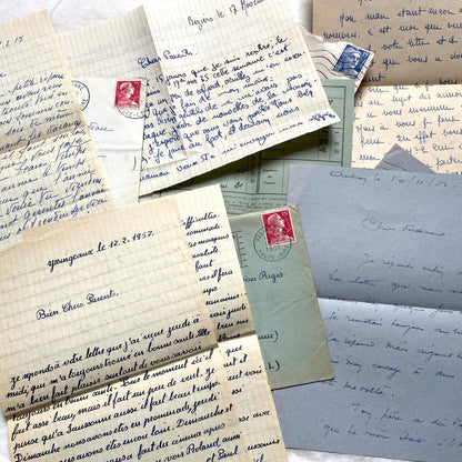 Set of 5 1950s French handwritten letters and envelopes with period stamps, showing family correspondence.