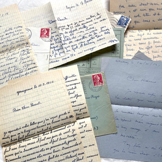 Set of 5 1950s French handwritten letters and envelopes with period stamps, showing family correspondence.