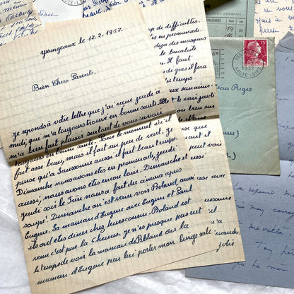 Set of 5 1950s French handwritten letters and envelopes with period stamps, showing family correspondence.