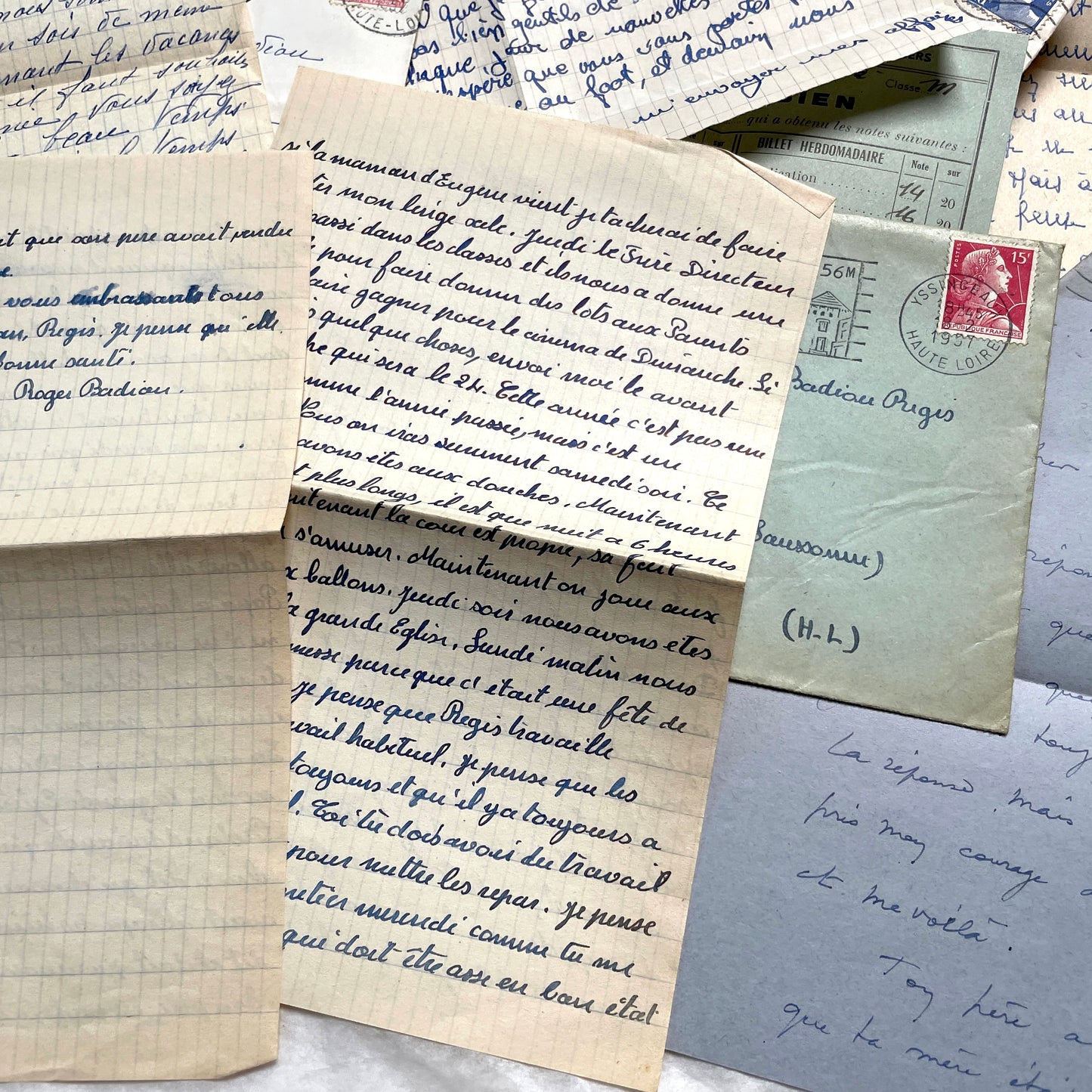 Set of 5 1950s French handwritten letters and envelopes with period stamps, showing family correspondence.