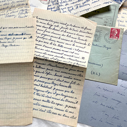 Set of 5 1950s French handwritten letters and envelopes with period stamps, showing family correspondence.