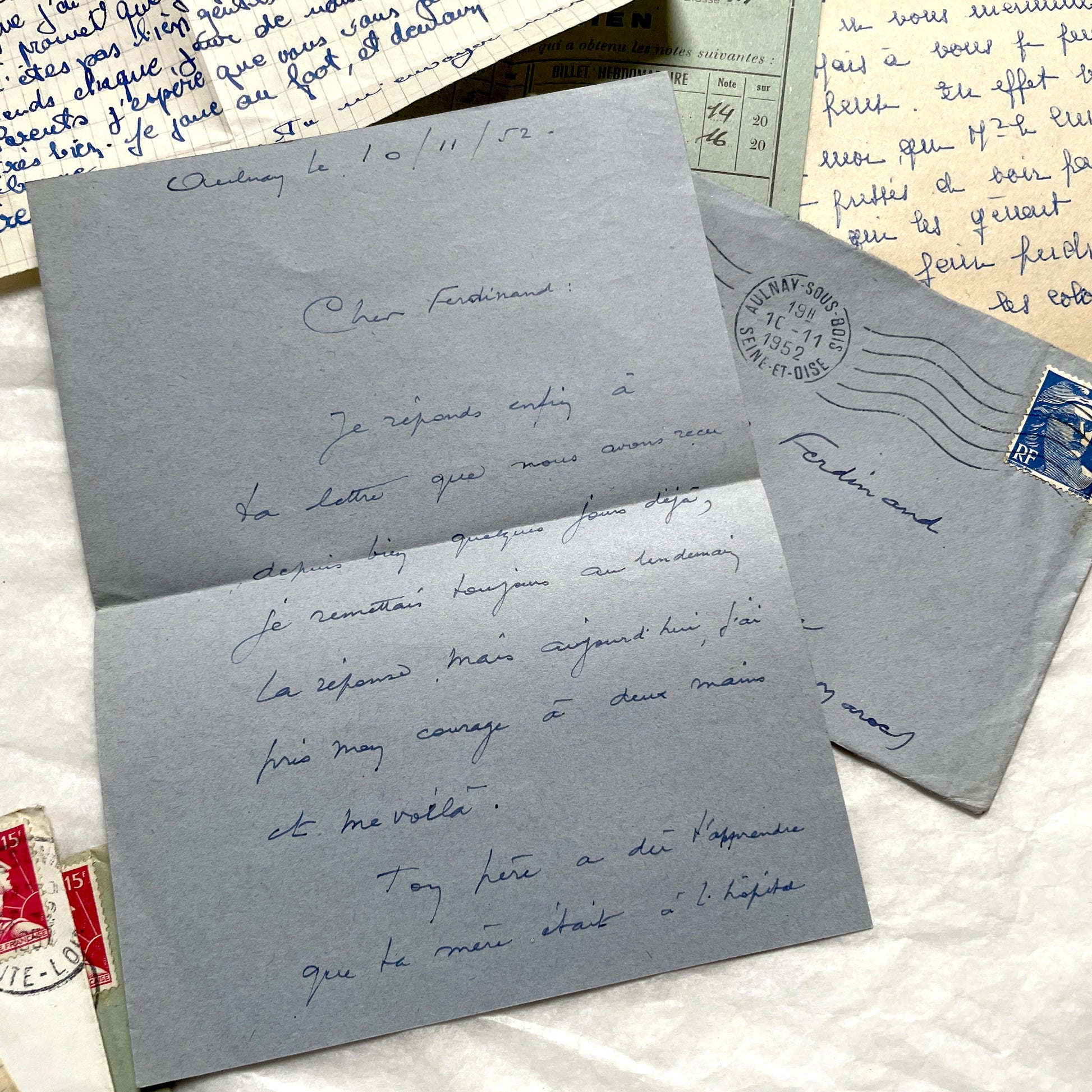 Set of 5 1950s French handwritten letters and envelopes with period stamps, showing family correspondence.