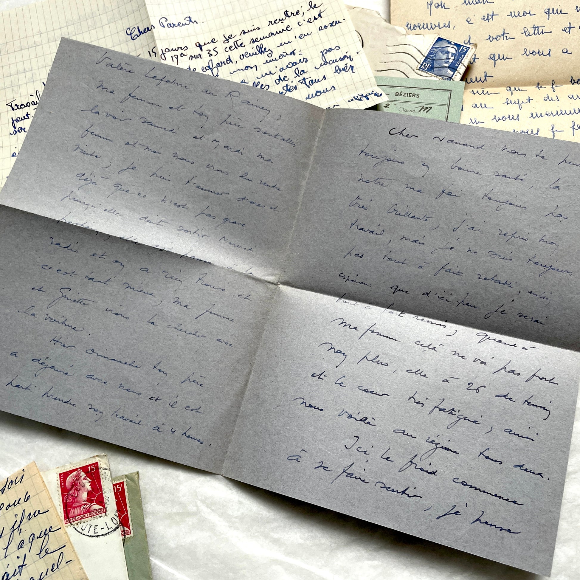 Set of 5 1950s French handwritten letters and envelopes with period stamps, showing family correspondence.