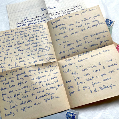 Set of 5 1950s French handwritten letters and envelopes with period stamps, showing family correspondence.