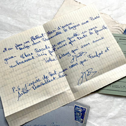 Set of 5 1950s French handwritten letters and envelopes with period stamps, showing family correspondence.