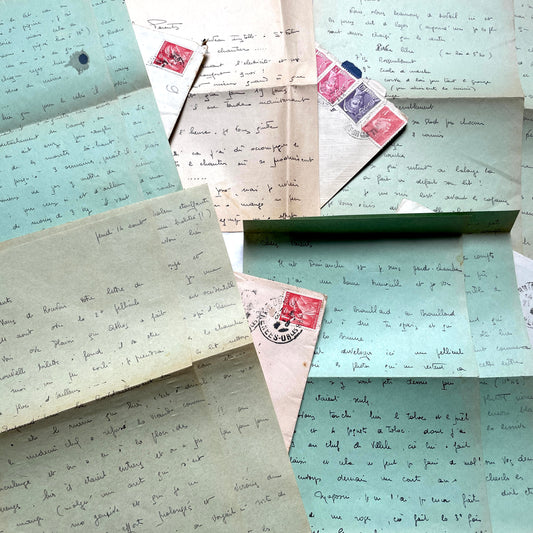 Set of 5 1940s French letters and envelopes, featuring handwritten notes and vintage postage stamps.