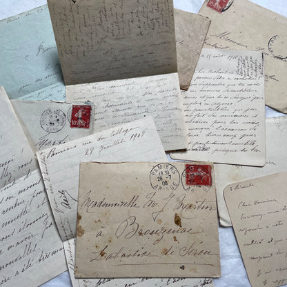 Set of 5 original French letters and envelopes from the 1900s, featuring handwritten text and historical postal stamps.