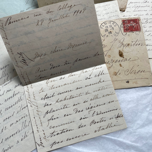 Set of 5 original French letters and envelopes from the 1900s, featuring handwritten text and historical postal stamps.