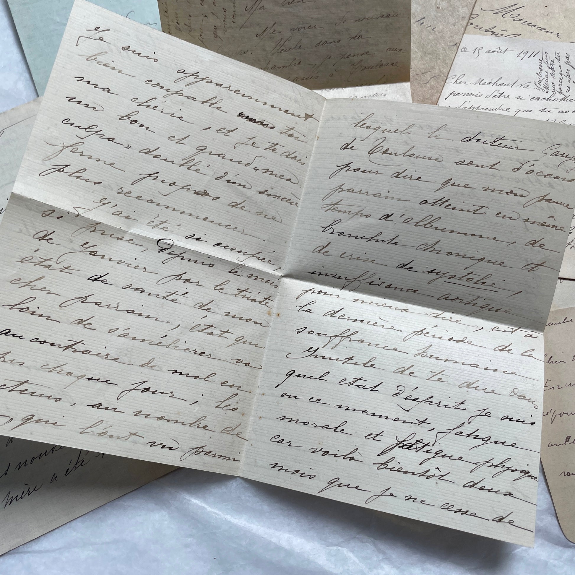 Set of 5 original French letters and envelopes from the 1900s, featuring handwritten text and historical postal stamps.