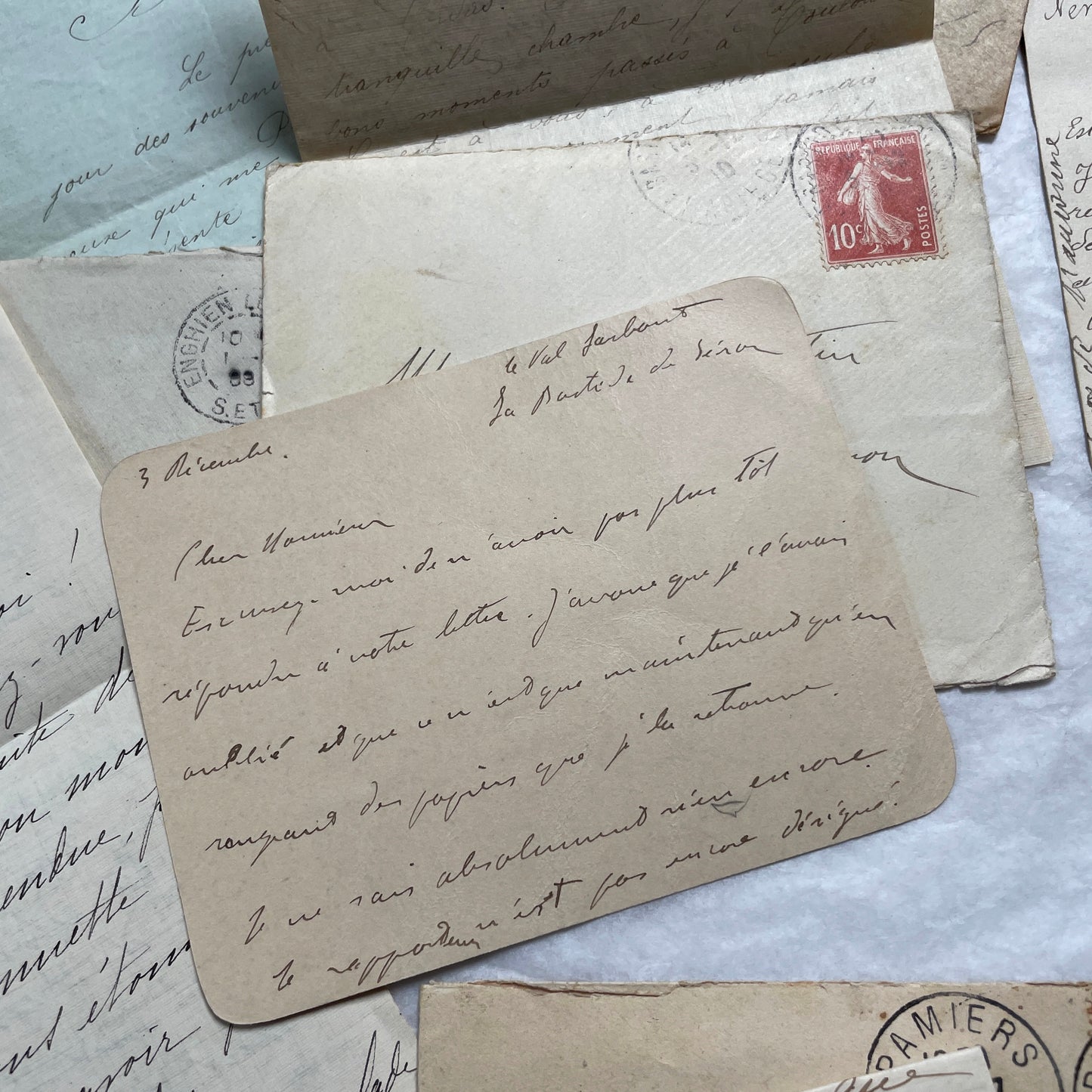 Set of 5 original French letters and envelopes from the 1900s, featuring handwritten text and historical postal stamps.
