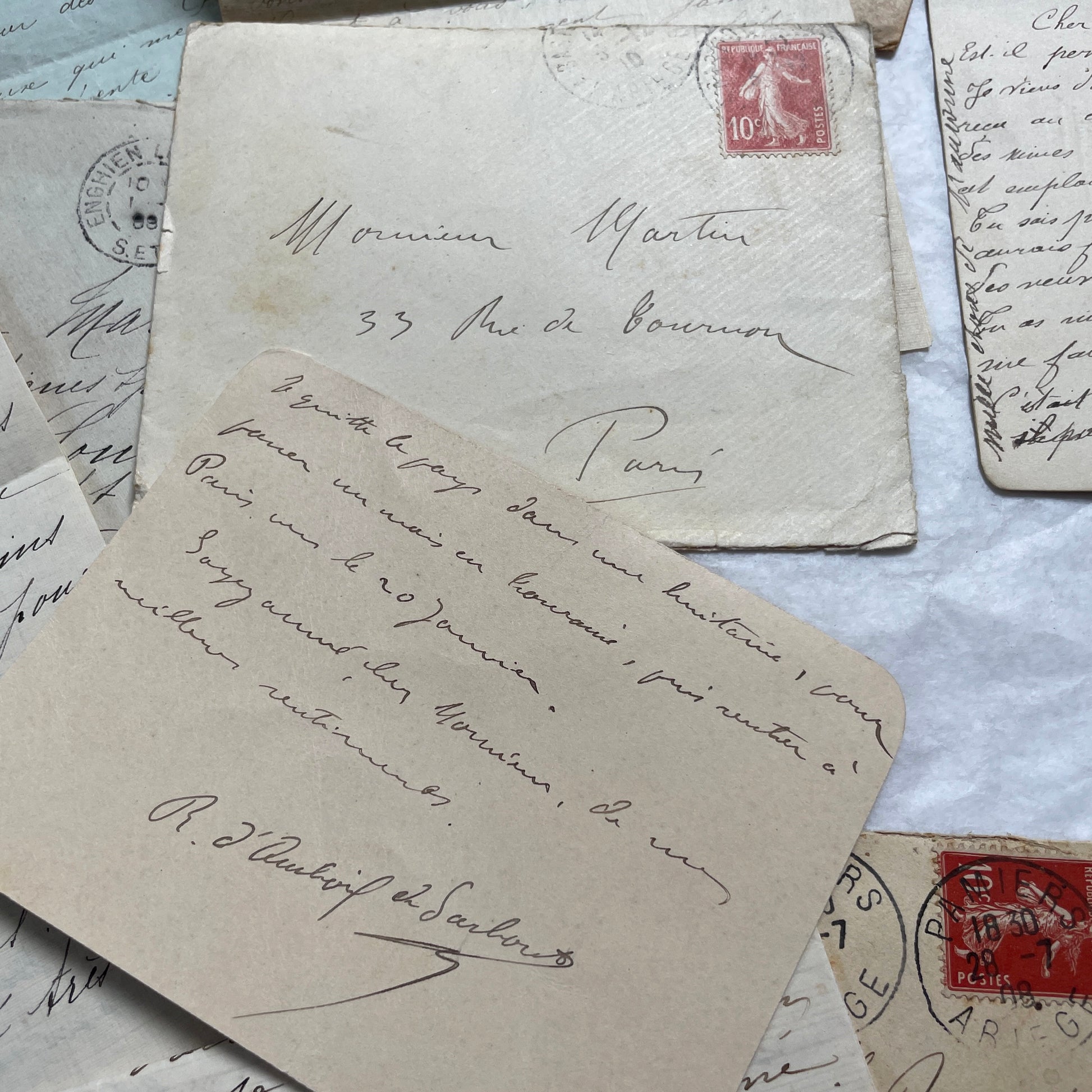 Set of 5 original French letters and envelopes from the 1900s, featuring handwritten text and historical postal stamps.