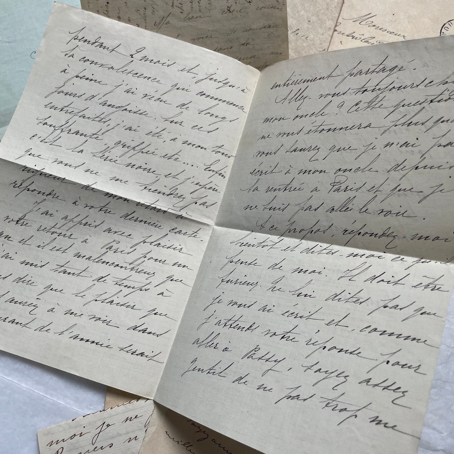 Set of 5 original French letters and envelopes from the 1900s, featuring handwritten text and historical postal stamps.