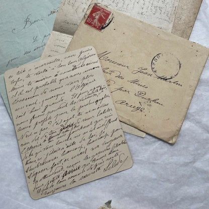 Set of 5 original French letters and envelopes from the 1900s, featuring handwritten text and historical postal stamps.