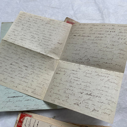 Set of 5 original French letters and envelopes from the 1900s, featuring handwritten text and historical postal stamps.