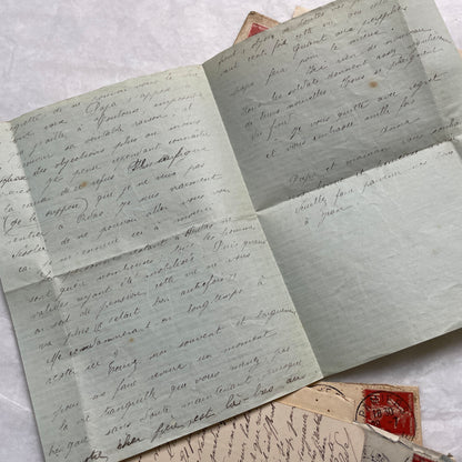 Set of 5 original French letters and envelopes from the 1900s, featuring handwritten text and historical postal stamps.