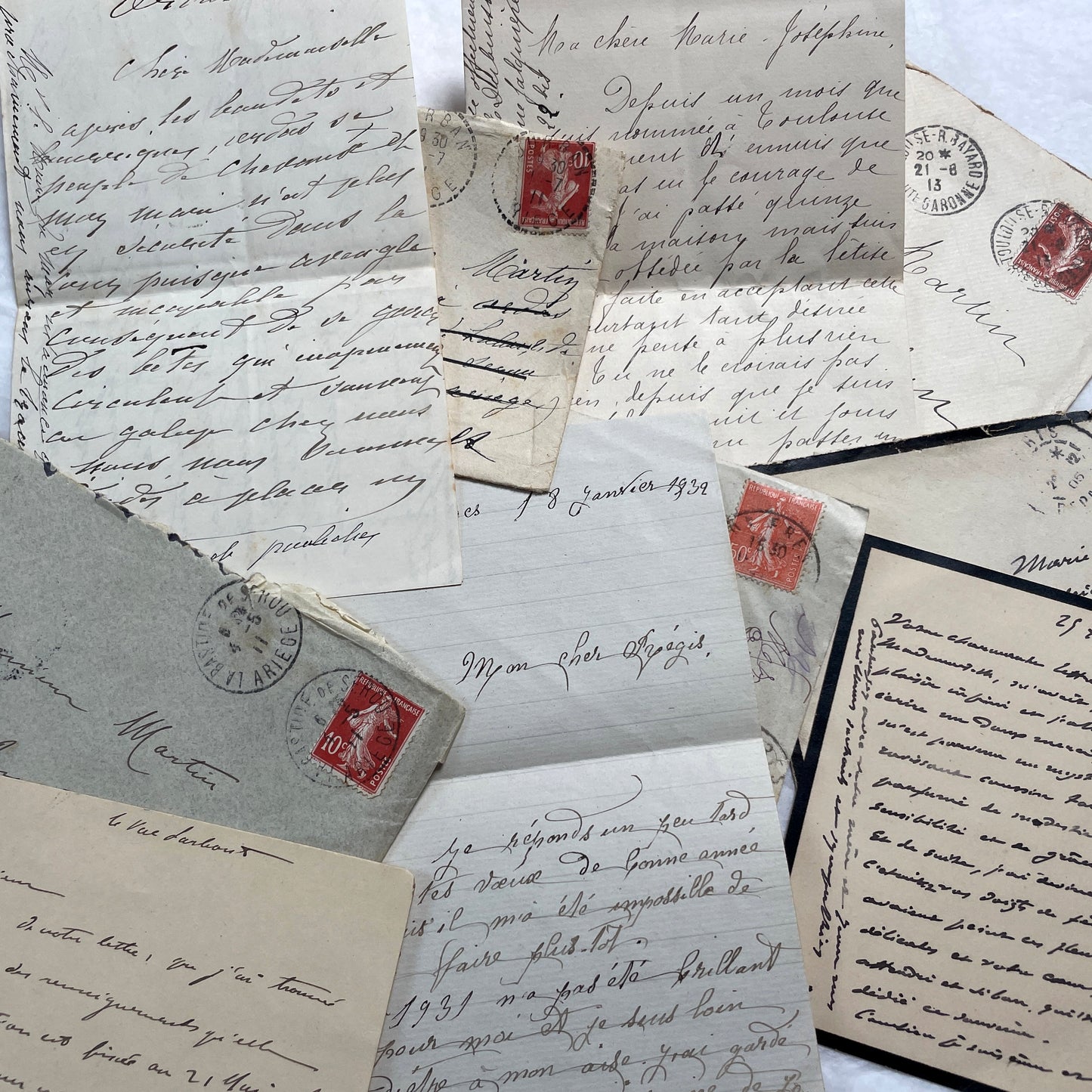 Lot of 5 vintage French letters with envelopes from the 1910s, showing handwritten text and stamps.