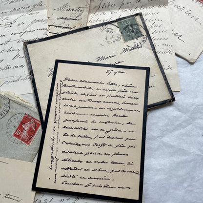 Lot of 5 vintage French letters with envelopes from the 1910s, showing handwritten text and stamps.