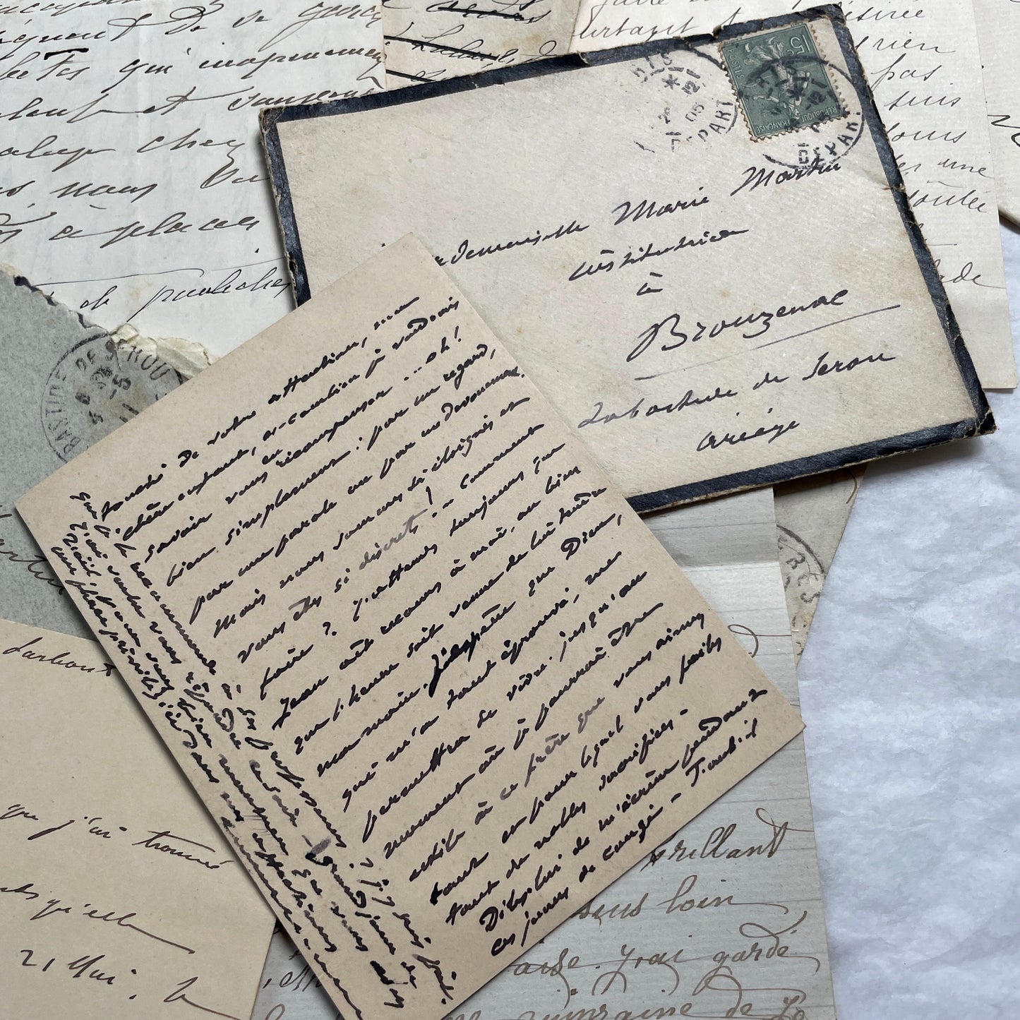 Lot of 5 vintage French letters with envelopes from the 1910s, showing handwritten text and stamps.