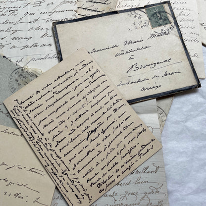 Lot of 5 vintage French letters with envelopes from the 1910s, showing handwritten text and stamps.