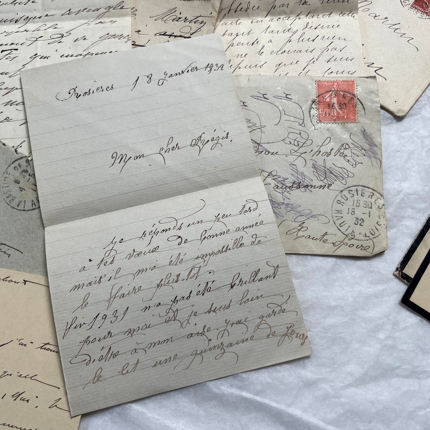Lot of 5 vintage French letters with envelopes from the 1910s, showing handwritten text and stamps.