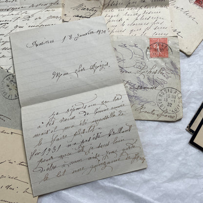 Lot of 5 vintage French letters with envelopes from the 1910s, showing handwritten text and stamps.