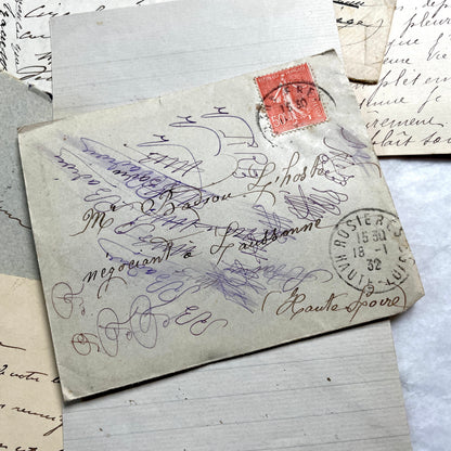 Lot of 5 vintage French letters with envelopes from the 1910s, showing handwritten text and stamps.