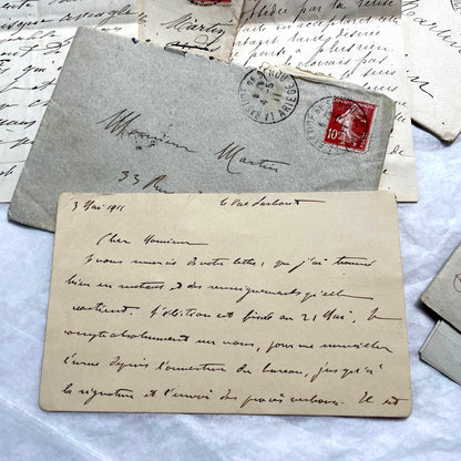 Lot of 5 vintage French letters with envelopes from the 1910s, showing handwritten text and stamps.