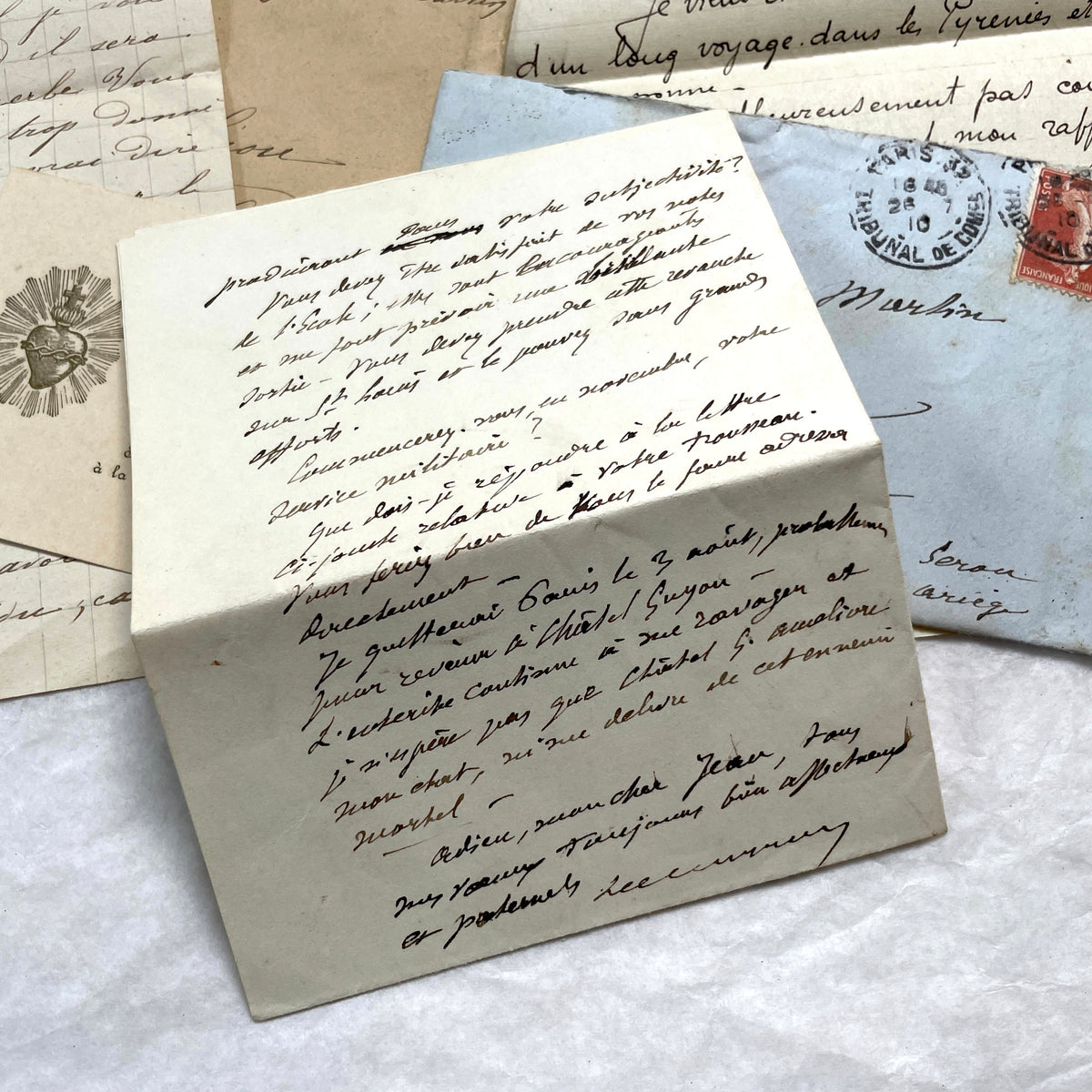 Lot of 5 French letters and envelopes from the 1900s, featuring handwritten text, original stamps, and legible postmarks.