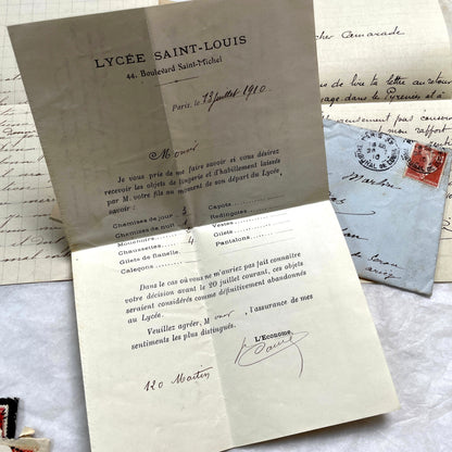 Lot of 5 French letters and envelopes from the 1900s, featuring handwritten text, original stamps, and legible postmarks.