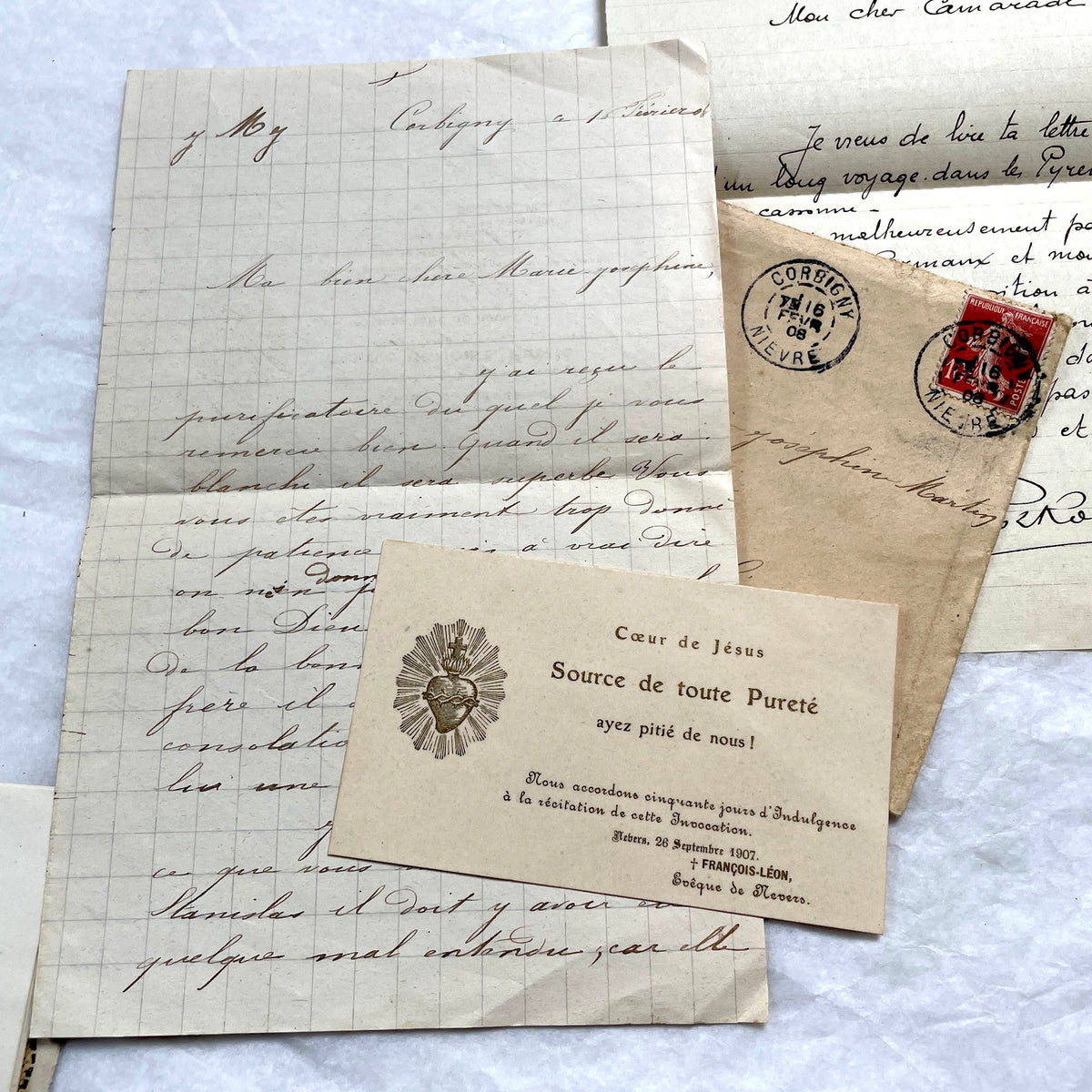 Lot of 5 French letters and envelopes from the 1900s, featuring handwritten text, original stamps, and legible postmarks.