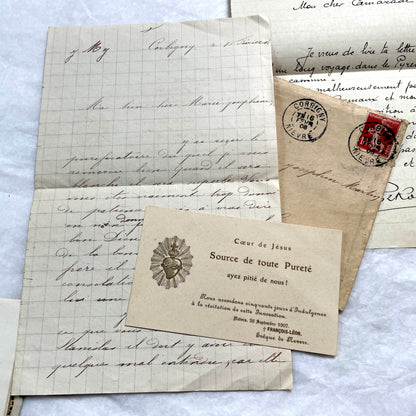 Lot of 5 French letters and envelopes from the 1900s, featuring handwritten text, original stamps, and legible postmarks.