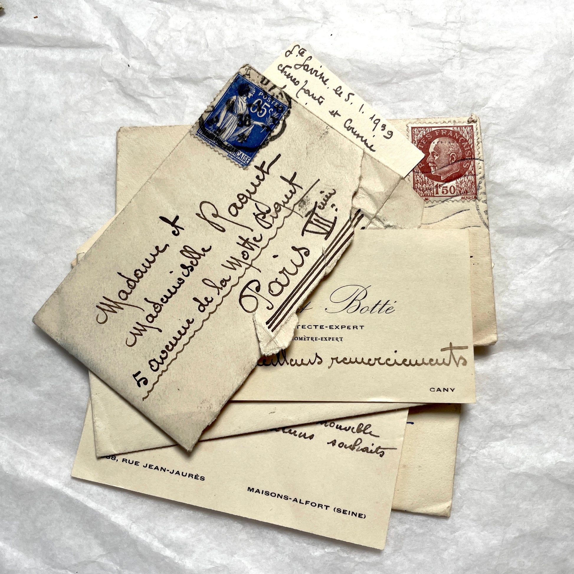 Lot of 10 French 1930s miniature envelopes with handwritten notes, business cards, and vintage stamps.