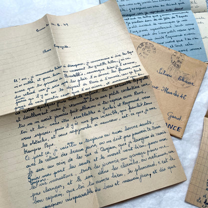 Set of 5 French letters from the 1940s, featuring handwritten script, vintage stamps, and Tunisian postmarks.